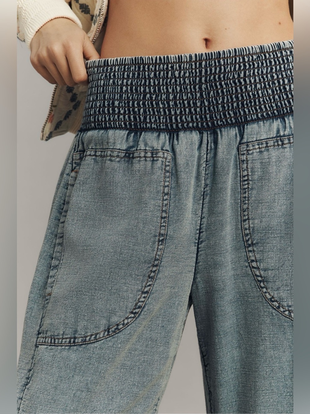 Anthropologie Pilcro Reese Barrel Leg Pull On Pants Smocked Cotton Size M Blue - Picture 4 of 8